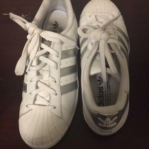 Adidas superstars